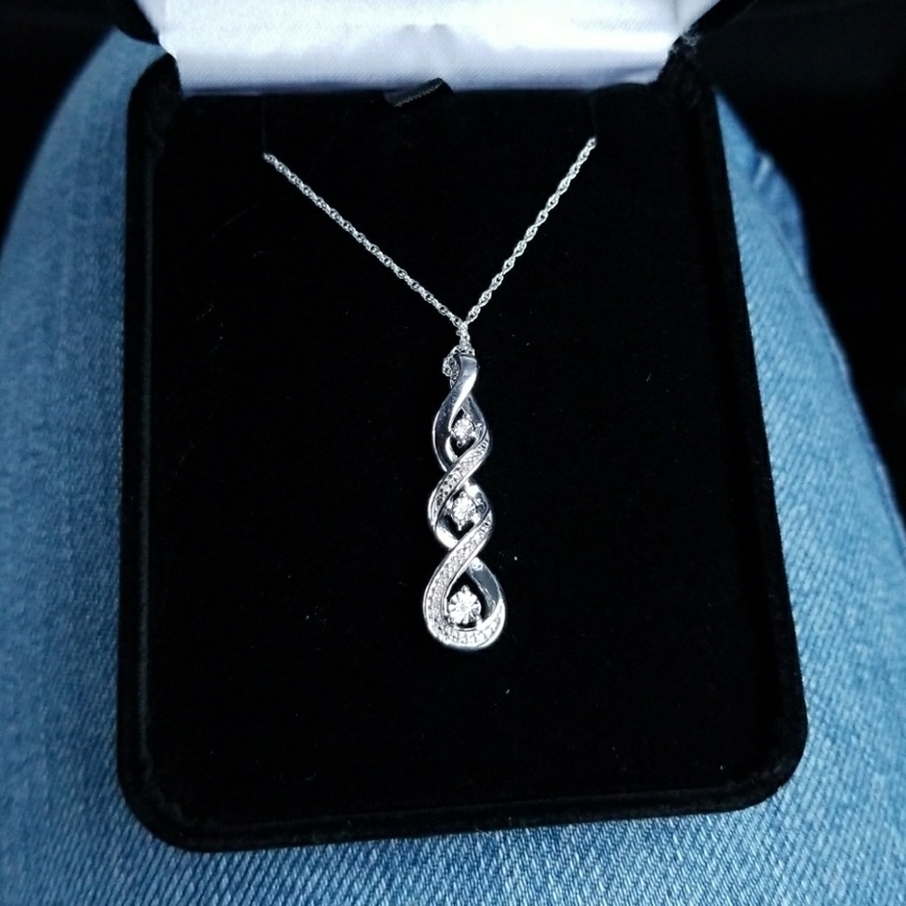 KAYS Necklace - Picture 4 of 5